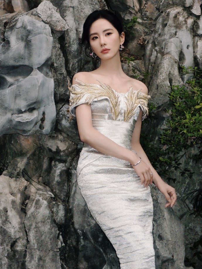 主旋律电影《澎湖海战》遭遇滑铁卢：影视行业告别‘躺赢’时代